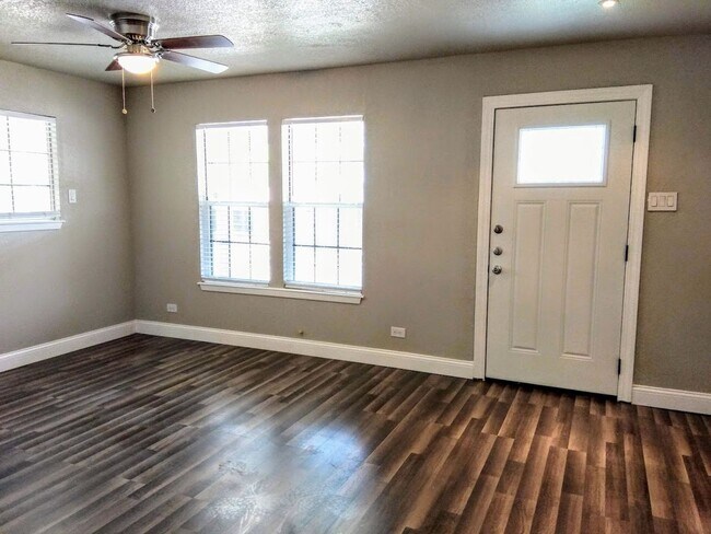 Building Photo - *COMING SOON* Charming 3BR/2BA Home with Covered Porch & Stainless Steel Appliances!