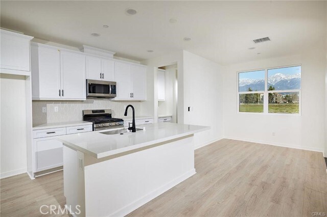 Building Photo - 944 N Divino Privado