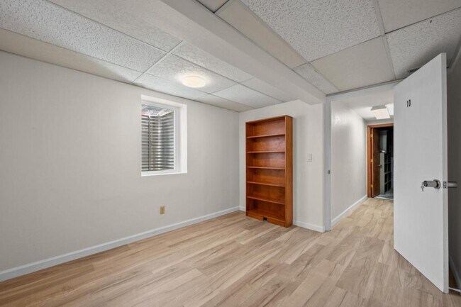 Building Photo - 2219 27th Ave