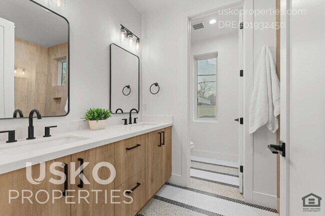 Building Photo - 2817 Democracy Alley