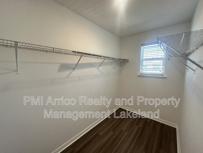 Building Photo - 3848 Exeter Ln