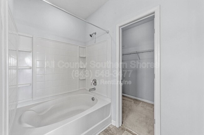 Building Photo - 877 Devon Estate Ave