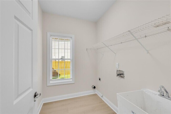 Building Photo - 105 Parkside Close
