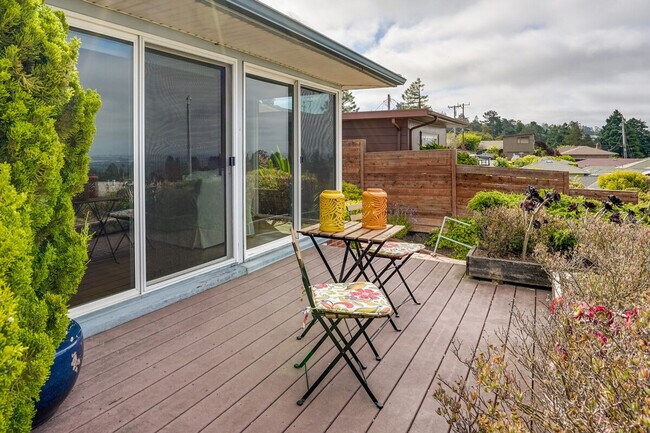 Building Photo - 11 Kenilworth Dr