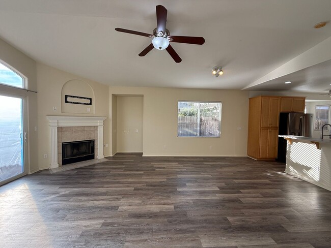 Building Photo - Beautiful Bradley Square Single Story Home With Easy Access to Shopping/101 Frwy