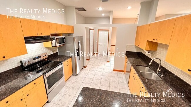 Building Photo - 2372 Sunnyview Dr