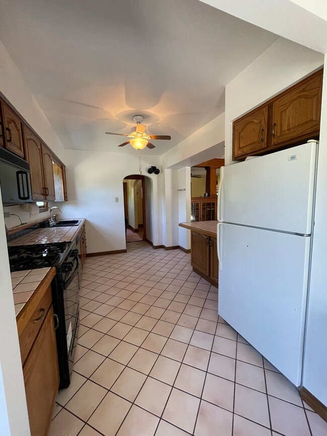 Building Photo - Spacious 3 Bedroom Single Family Home with...