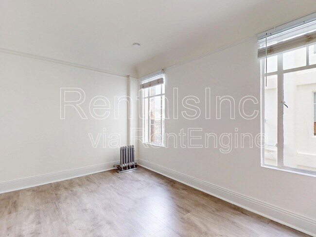 Building Photo - 3272 21st St