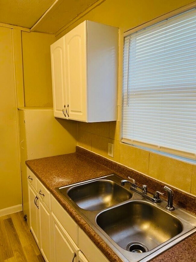 Building Photo - 3/1 House in Ft. Pierce