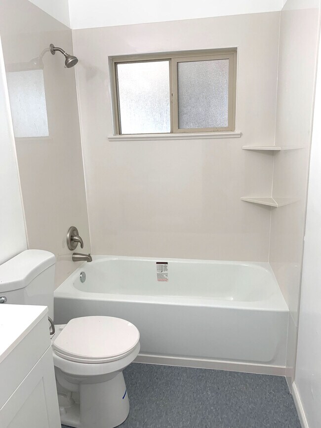 Building Photo - 1026 E Highland Ave