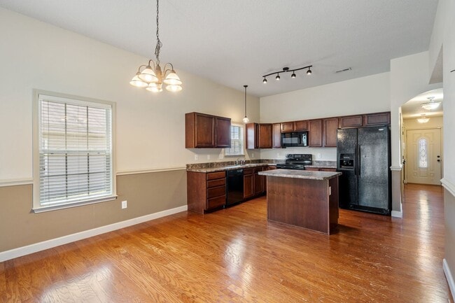 Building Photo - 3 Bedroom, 2 Bath - Ranch in Wynbrook, Boi...