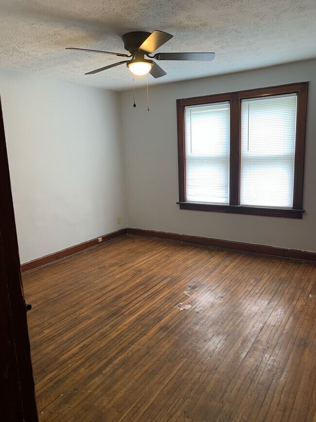 Building Photo - 811 Thurman Ave
