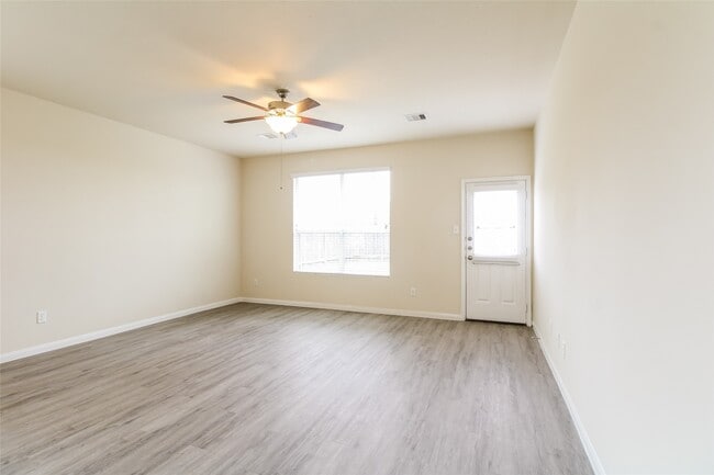 Building Photo - 9 Lavida Ct