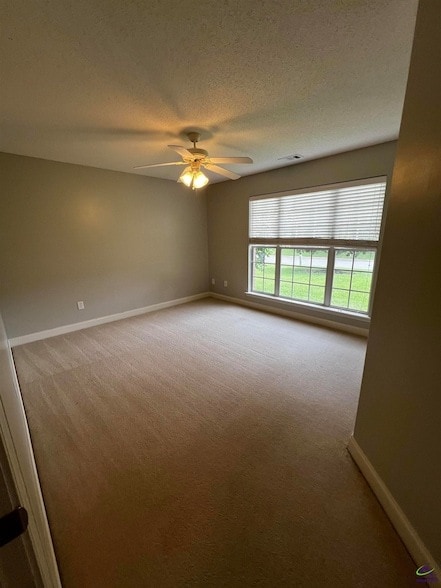 Building Photo - 306 Hummingbird Ln