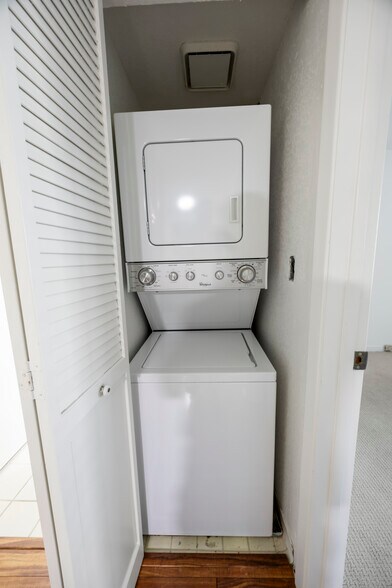 Building Photo - 198 Oriole Cir