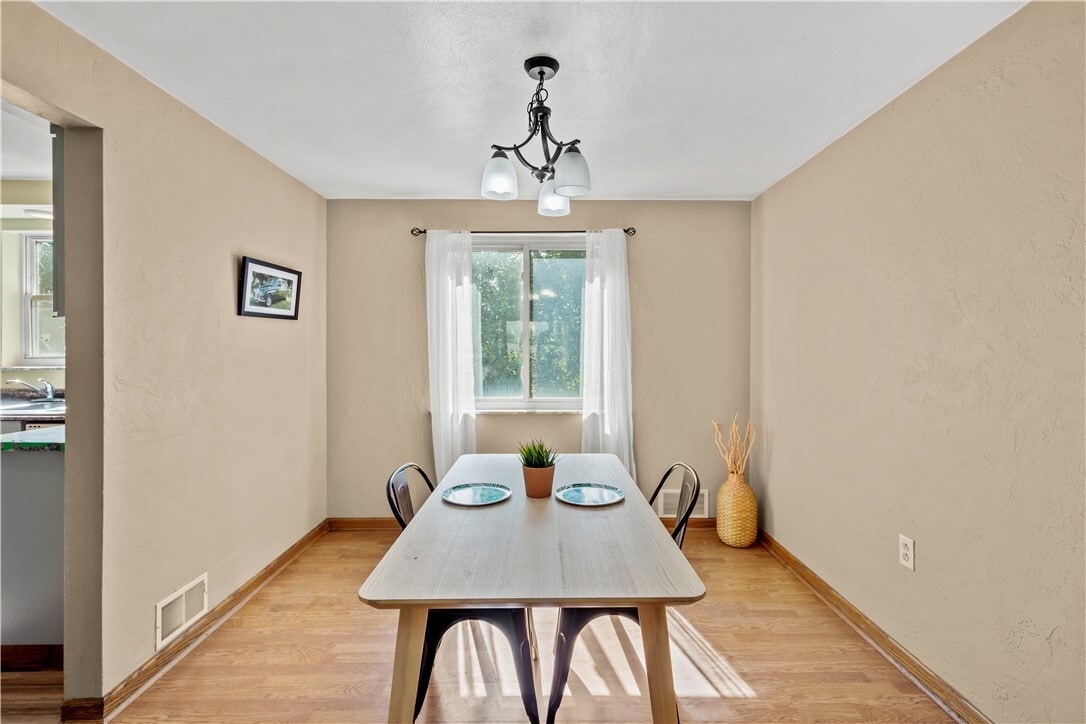 Dining Room - 1492 Prospect Rd