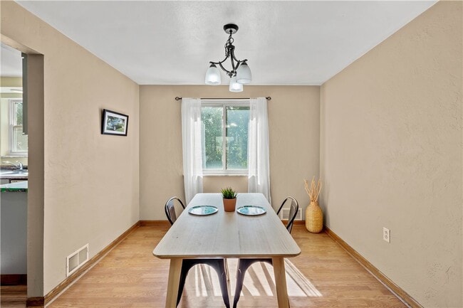 Dining Room - 1492 Prospect Rd