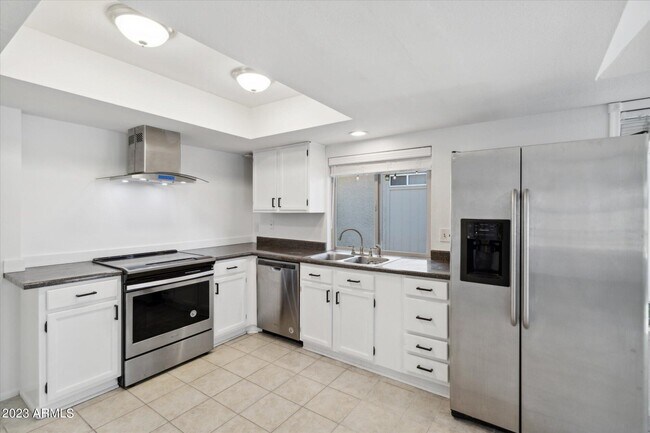 Building Photo - 2150 S Las Palmas