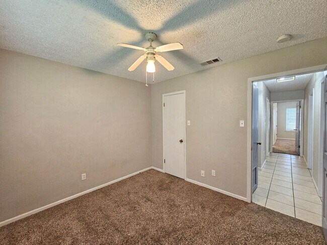 Building Photo - 2301 Zinnia Ct