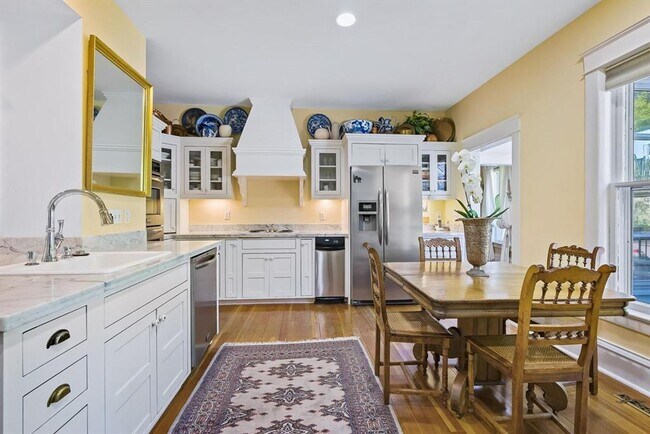 Building Photo - Historic Queen-Anne Style Home