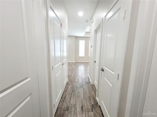 Building Photo - 9 E St
