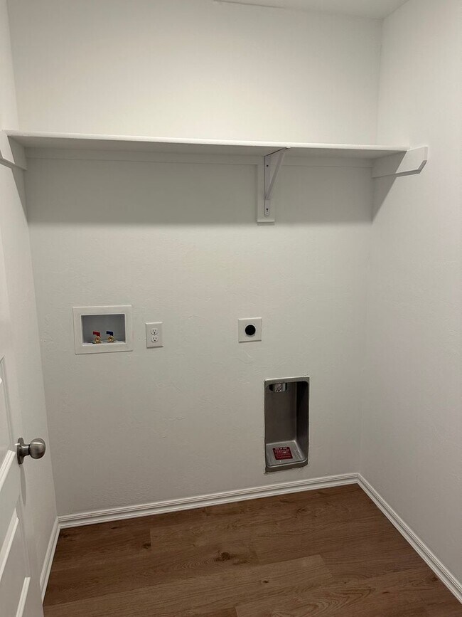 Building Photo - Limited Time Savings —$500 off Your Move-In Costs — Sign by 5/22! Charming 3 Bed, 2 Bath Home in ...