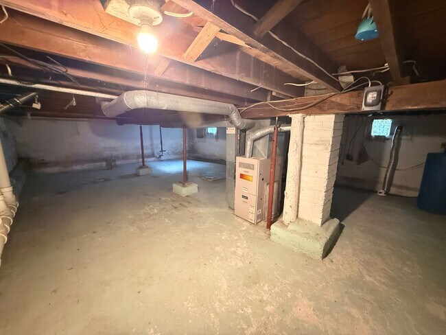 Building Photo - 2-Bedroom Ranch Home with Basement Storage and Fenced Yard