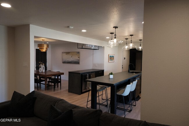 Building Photo - 9001 Lait Dr