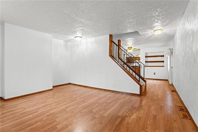 Building Photo - 4914 Cypress St