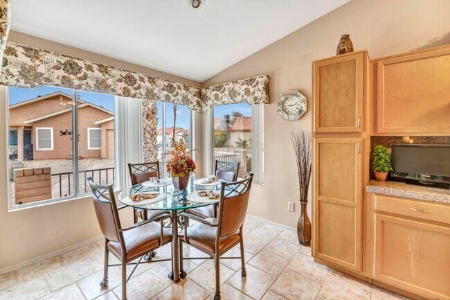 Building Photo - AVAILABLE OCTOBER - UNFURNISHED HOME IN SU...