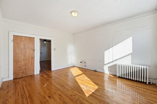 Building Photo - 532 Adams St