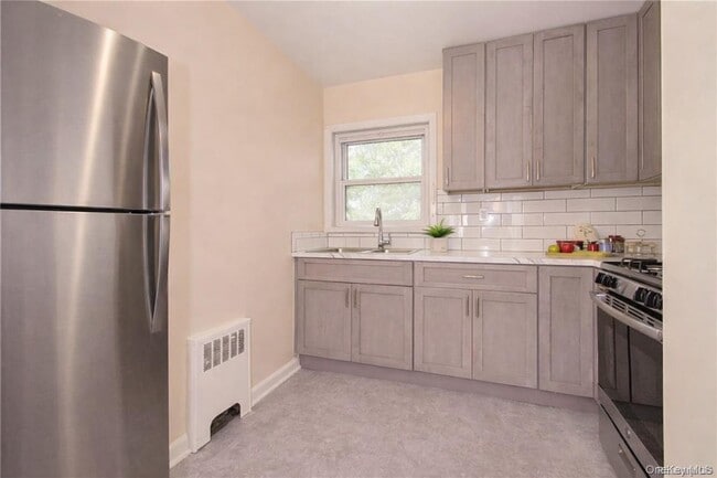 Building Photo - 330 S Broadway