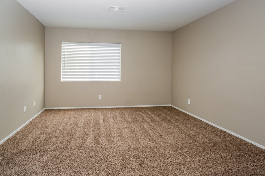 Building Photo - 3636 Beacon Point St