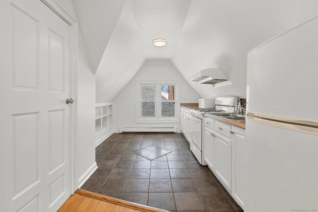 Building Photo - 48 Lockwood Ave