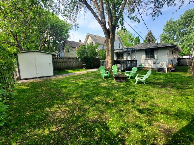 Building Photo - 4 bed 2 bath Comfortable and spacious single-family house, in NE Minneapolis