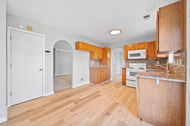 Building Photo - 3313 Summit Creek Ln