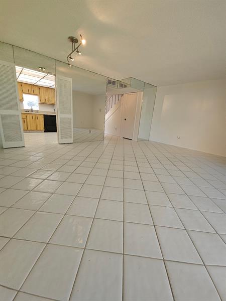 Building Photo - 4114 Inverrary Dr