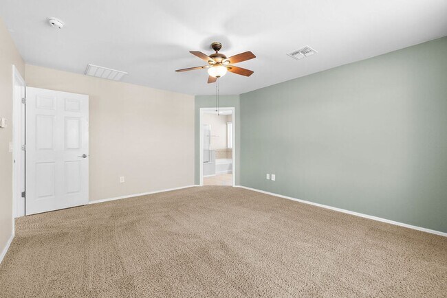 Building Photo - 4 Bedroom Home with Community Pool in Vail...