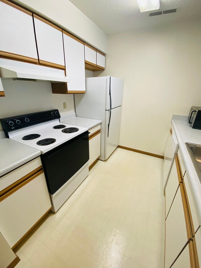 Building Photo - 365 Beaver Kreek Center