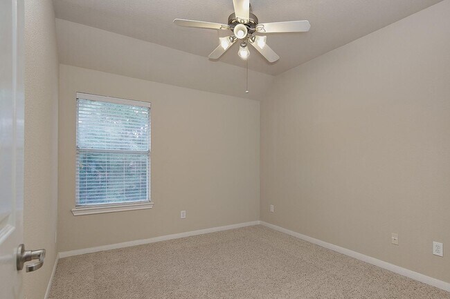 Building Photo - 63 Avenswood Pl