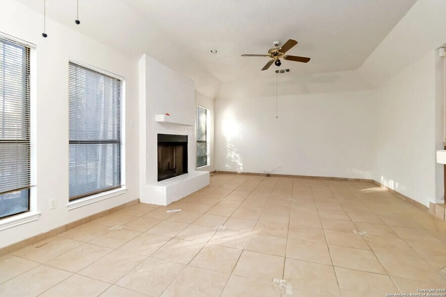 Building Photo - 17915 Summer Knoll Dr