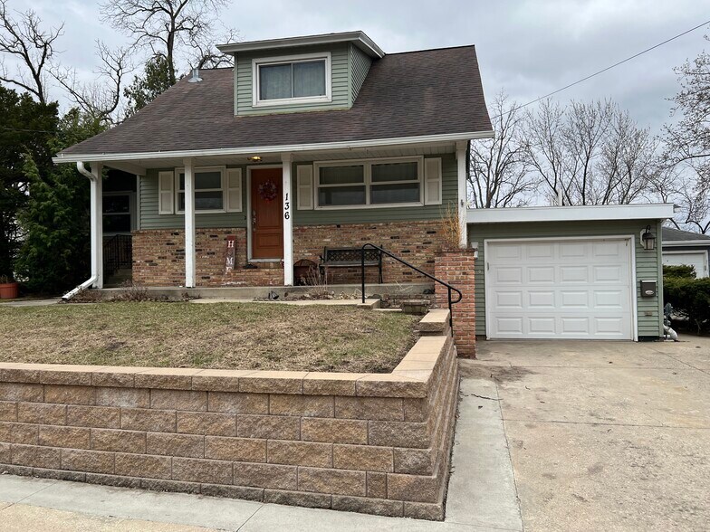 Building Photo - 136 14th St NE