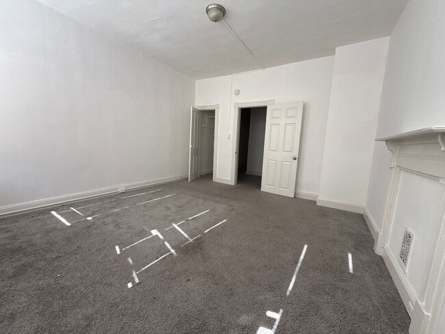 Building Photo - 450 E Lorraine Ave