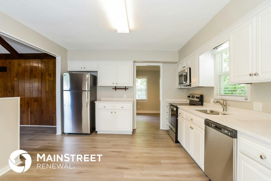 Building Photo - 13131 W 100th St