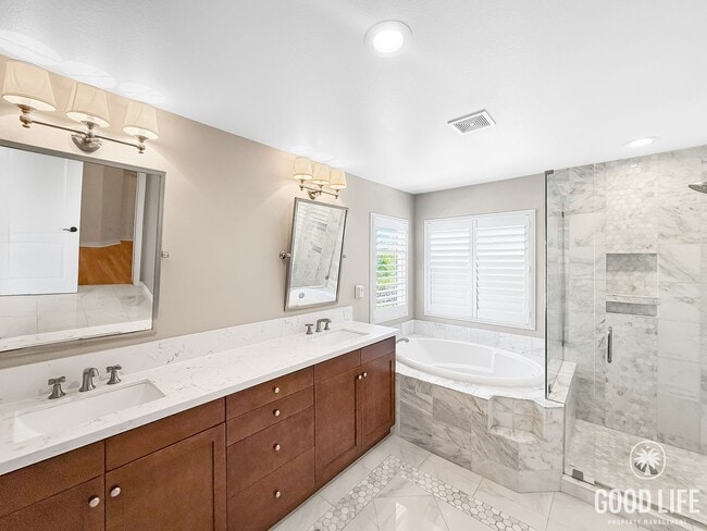 Building Photo - Updated 5BR/3BA San Diego home with modern...