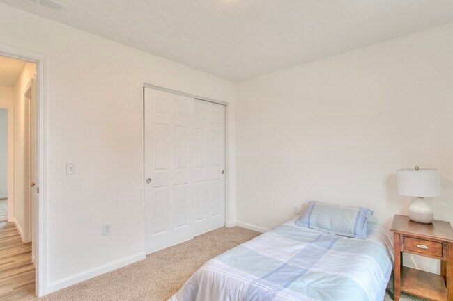 Building Photo - 120 Cheyenne Dr