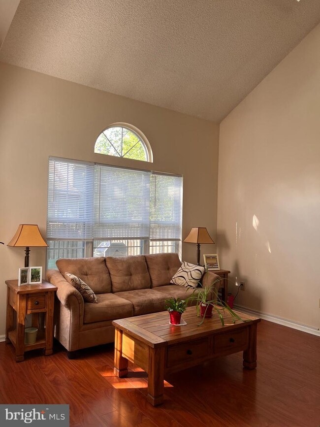 Building Photo - 190 Kettlebrook Dr