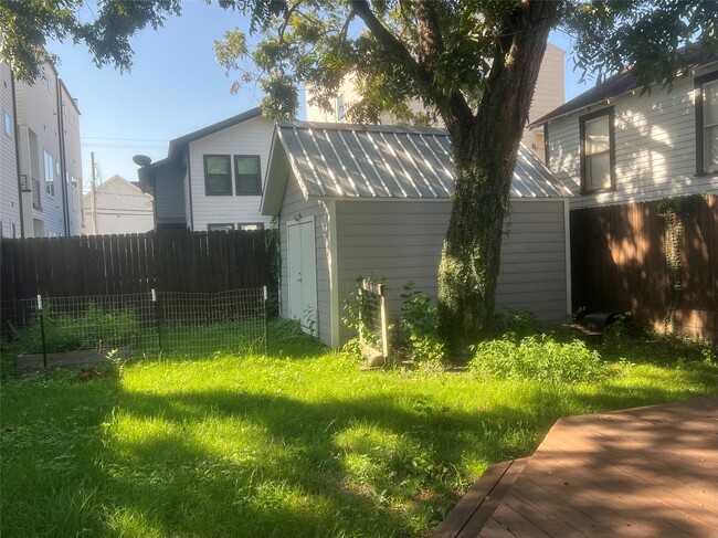 Building Photo - 4221 Marina St