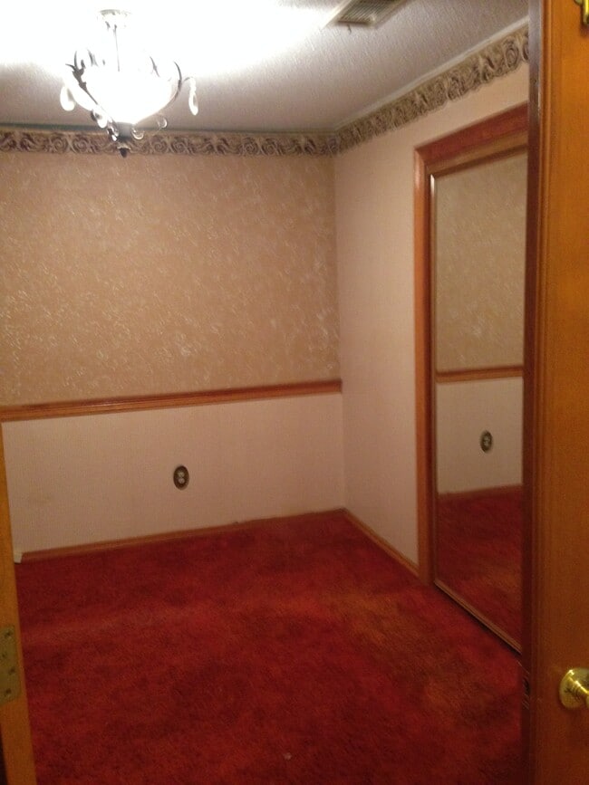 Building Photo - 2424 Oakmere Dr