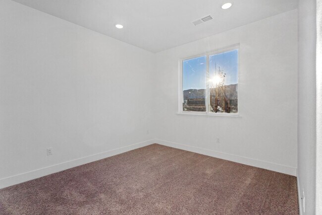 Building Photo - 4 BED | 3 BATH | SINGLE-STORY